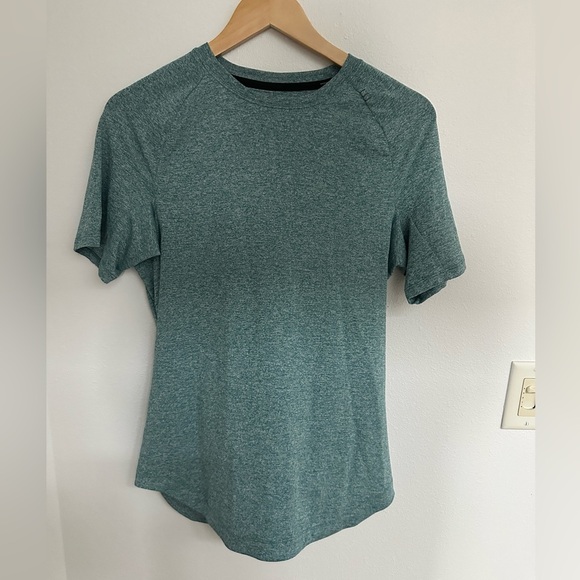 lululemon athletica Tops - NWOT lululemon womens curved dri fit cre t-shirt small